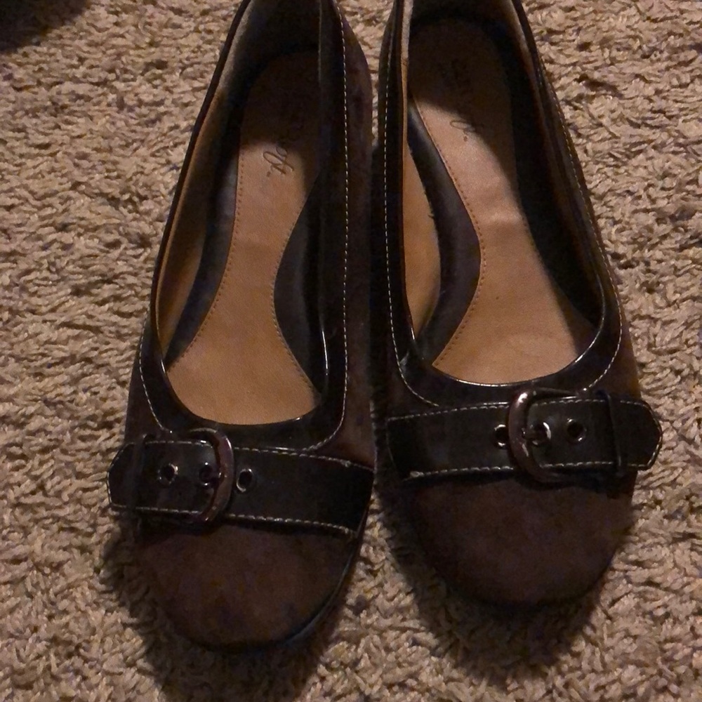 Comfy dressy brown pumps